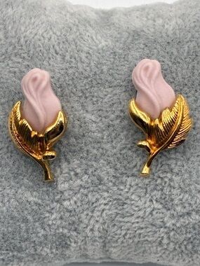 Vintage Avon 1994 Pink Porcelain Rose Earrings Gold Tone Pierced